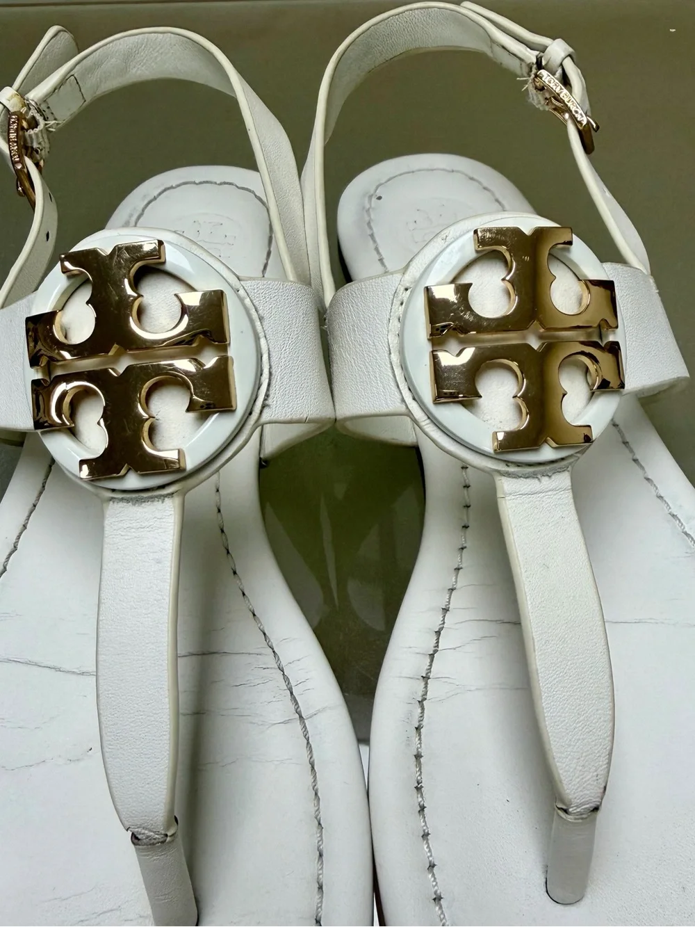 Tory Burch Bryce White Leather Thong Sandals with Gold Emblem